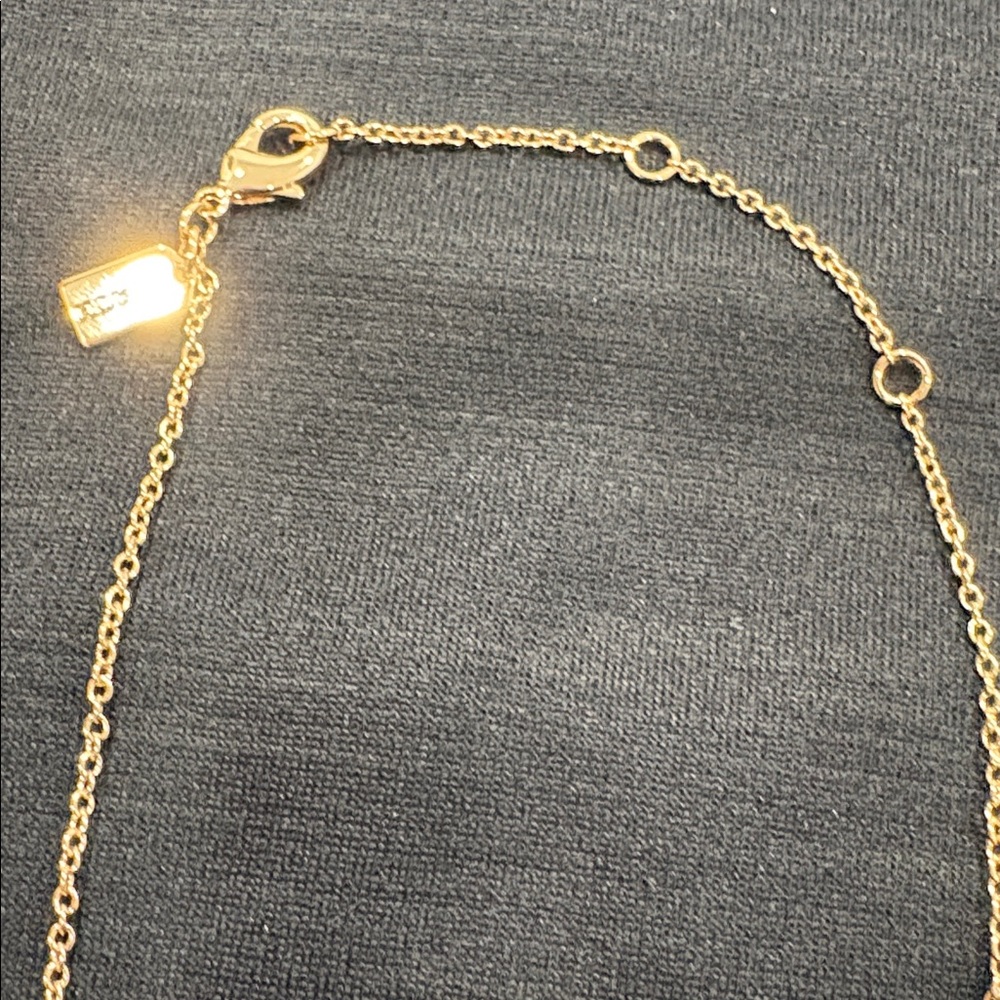 COACH
Signature Butterfly Short Pendant Necklace - Picture 6 of 15